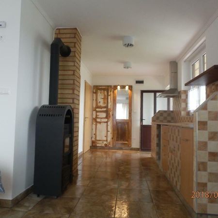 Flóra Vendégház Tass Exterior foto